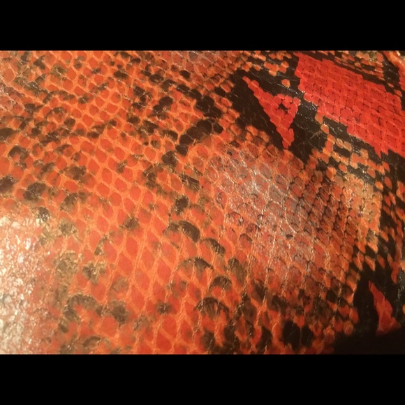 Beautiful Chinese laundry large cluch - Picture 5 of 6